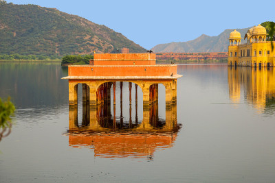 水宫(Jal Mahal)在曼萨加尔湖。印度拉贾斯坦邦斋浦尔。