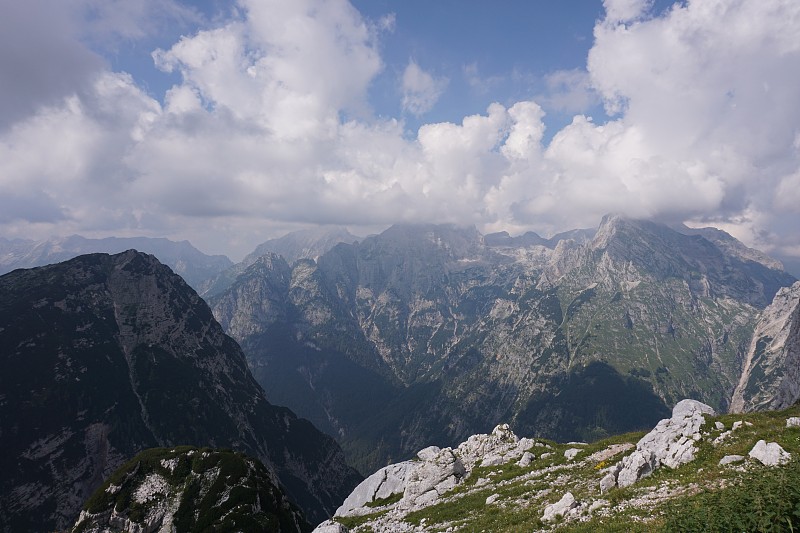 从靠近特里格拉夫山的山间小屋看到的令人惊叹的景色