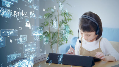 在线教育的概念。在线课堂。亚洲小女孩在家学习。教育。EdTech。
