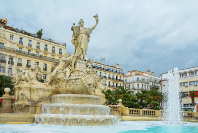 France.Toulon。喷泉手鼓。