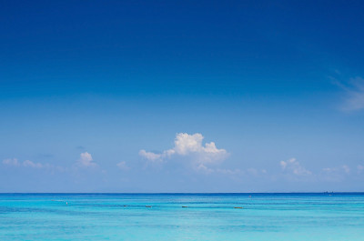 美丽的大海和海滩在塔柴，斯米兰，泰国