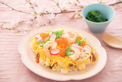 日本料理，五颜六色的Chirashi寿司
