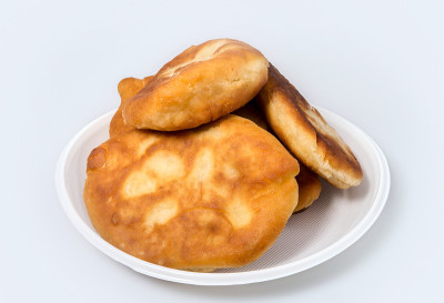 Pirojki。传统美味的俄罗斯肉饼