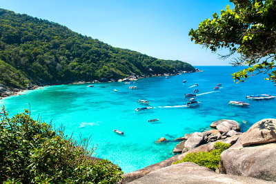 泰国Similan岛，美丽的大海和蓝天。