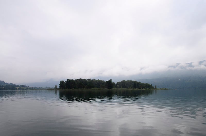 法国艾奎贝勒特湖景观