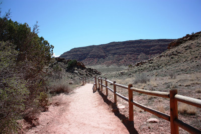 徒步小径到Upper Delicate Arch Viewpoint，拱门国家公园