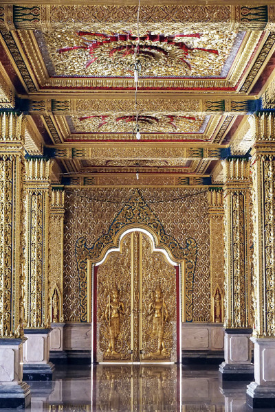 泰国，在佛寺内