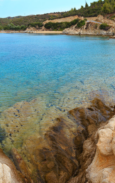 夏季海岸(希托尼亚，希腊)。