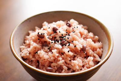 小豆蒸饭。喜庆的红米饭。