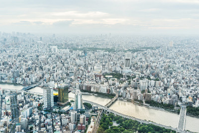 城市城市天际线鸟瞰图在近藤区，日本