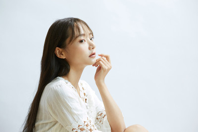 自然美丽的年轻亚洲女人肖像
