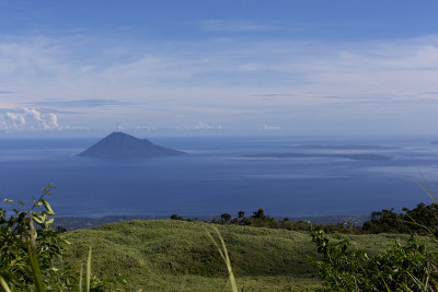 美那多前面有岛屿的海岸线