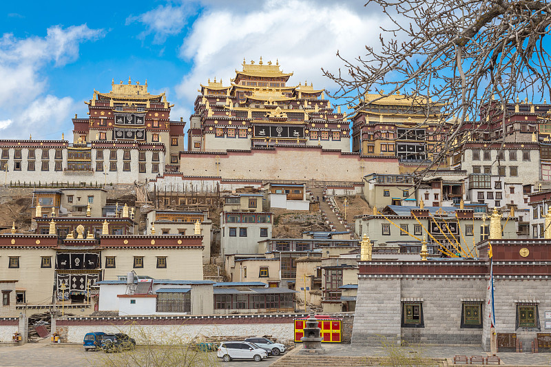 松赞林寺又称甘丹寺