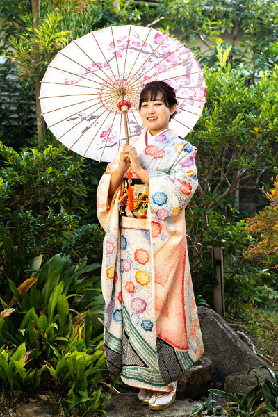 穿和服的妇女