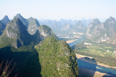 喀斯特山脉风光