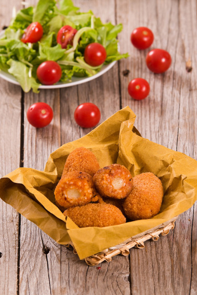 Supplì，意大利炒饭团。