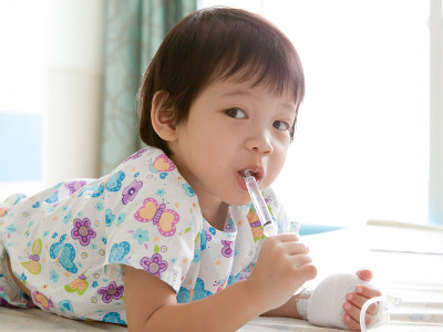 男孩在医院里