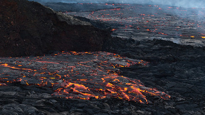 冰岛雷克雅内斯，格尔丁达里尔山谷火山喷发现场，火山熔岩流动辉光，令人惊叹的景色，Grindavík。
