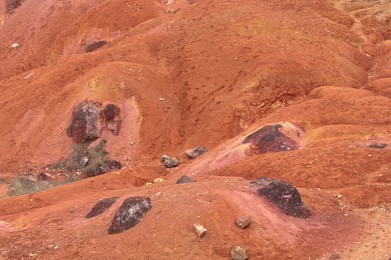 铝土矿，地表原生风化铝土矿沉积岩