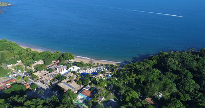 鸟瞰图库拉海滩在Ilhabela，圣保罗，巴西