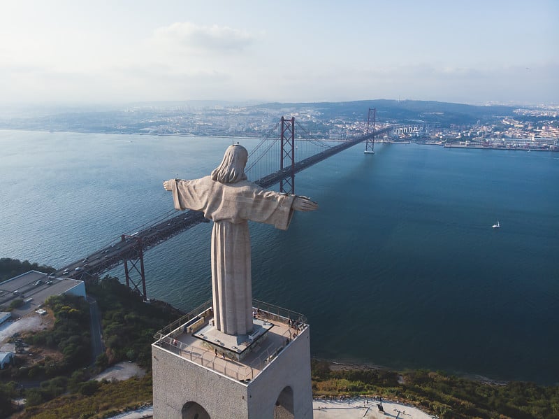 基督国王的圣所，Cristo Rei, Almada，里斯本，25 de Abril桥悬索桥，塔霍河