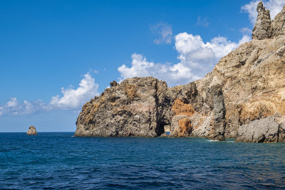海风岛海岸线，地中海。彩色图像