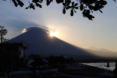 巴厘岛日落火山