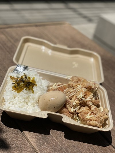日式炸鸡便当配煮蛋