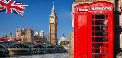 英国伦敦的标志有大本钟、双层公共汽车和红色电话亭