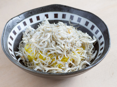 日式料理，自制炸沙丁鱼和米饭