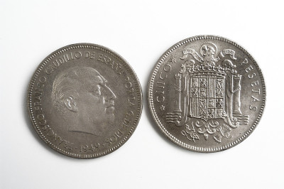 moneda = = ?嗨