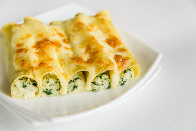 意大利乳清干酪和菠菜Cannelloni