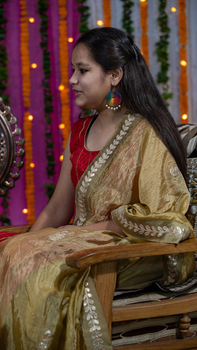 在Raksha Bandhan期间，印度儿童穿着印度民族服装