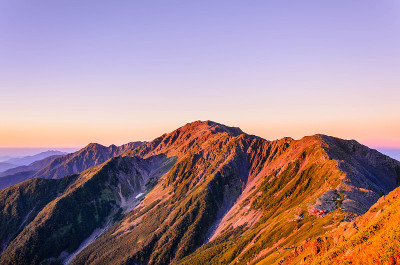 早晨的日本阿尔卑斯山