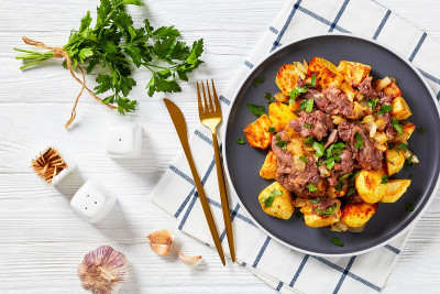 洋基炖肉，盘子里的炖肉