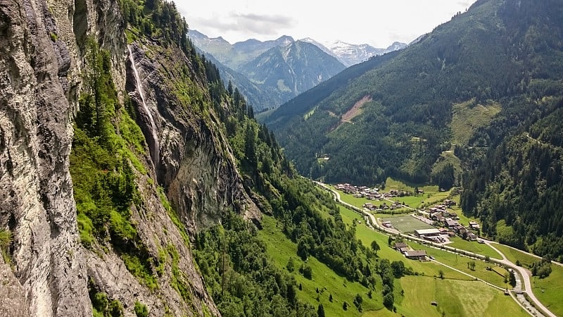 奥地利阿尔卑斯山夏季徒步旅行