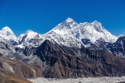 喜马拉雅山的雪山