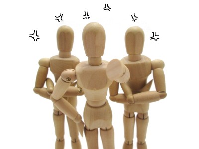 对每个人都生气
