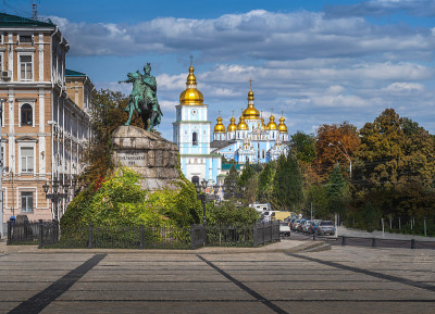 Sofievskaya广场，Bohdan Khmelnytsky纪念碑和圣迈克尔金顶修道院——乌克兰