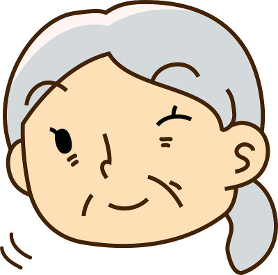 老女警官面带微笑