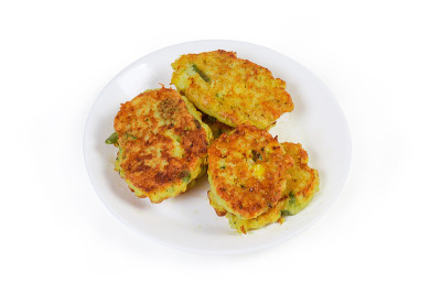 美味的蔬菜炸饭，白底