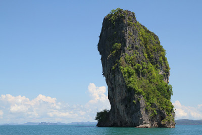泰国甲米海的山