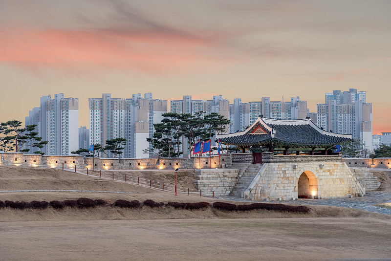 韩国水原日落的华城要塞