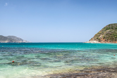 海滩自然景观，海景，蓝天。