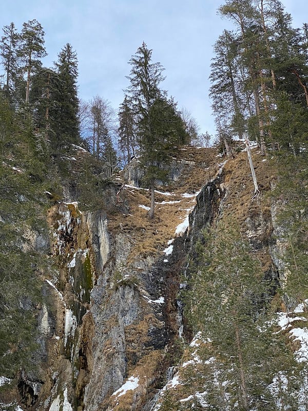 冬天傍晚时分，在奥伯奥特的阿钦西和阿钦基希Pertisau以及Schwaz Innsbruck与巴伐