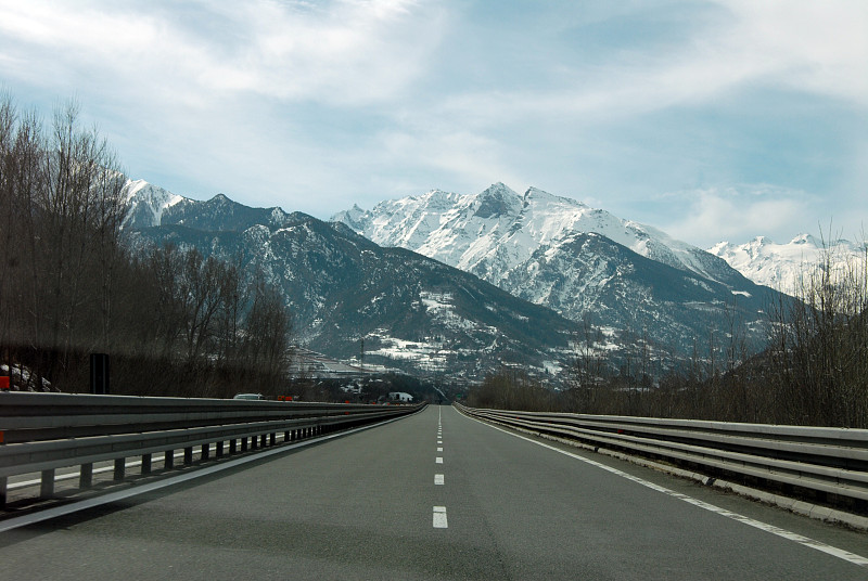 通往高山的路