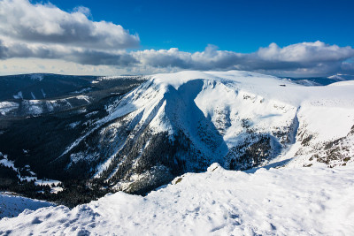 冬天，捷克的巨人山脉有雪