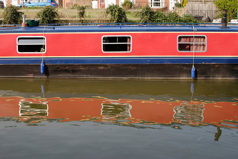 在亨格福特Narrowboat。伯克希尔哈撒韦公司。英格兰