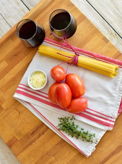 简单配方配料一锅意大利面食在家做饭