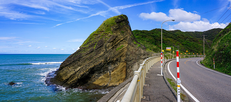 第402号国道“越后Nanaura海滨线”(新泻县新泻市)可以俯瞰日本海。